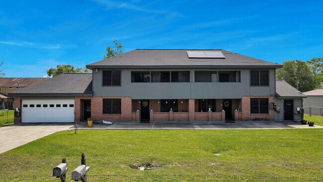 Building Photo - 17018 Water Oak Dr