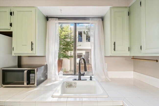 Building Photo - 1050 S Monaco St Pkwy