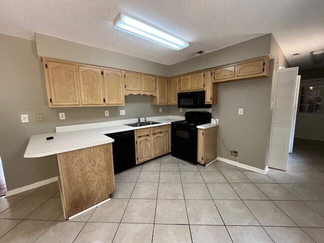 Building Photo - Renovated 3 Bedroom 2 Bath Home with 2 Car...