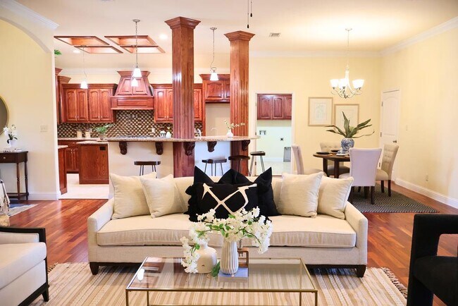 Building Photo - 2801 Savoy Pl