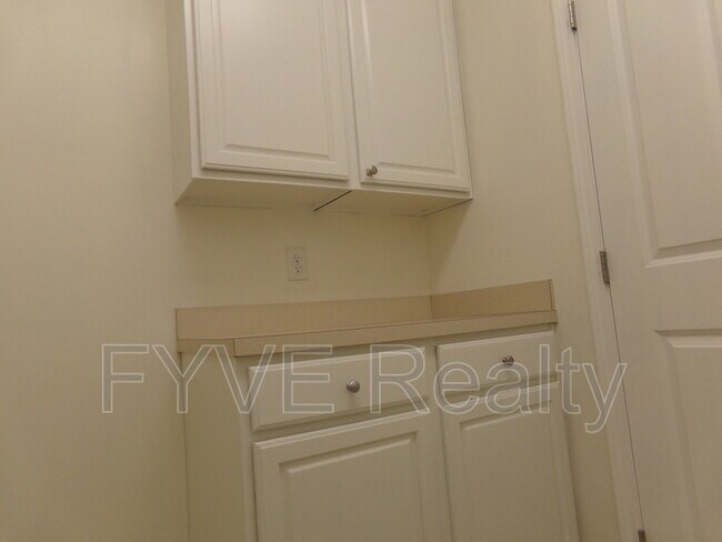 Building Photo - 467 Westgreen Ln