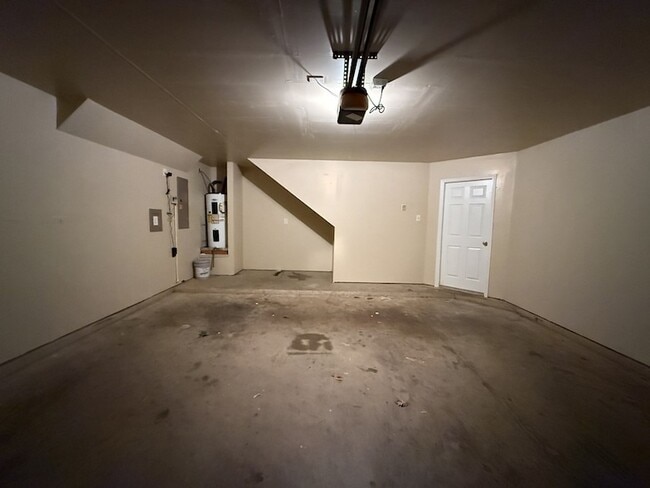 Building Photo - 3625 Clydesdale Dr