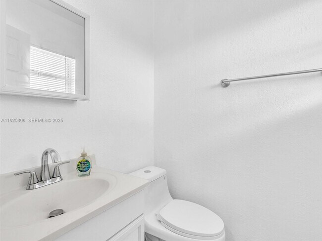 Building Photo - 5130 SW 40th Ave