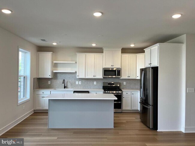 Building Photo - 43396 Farringdon Sq