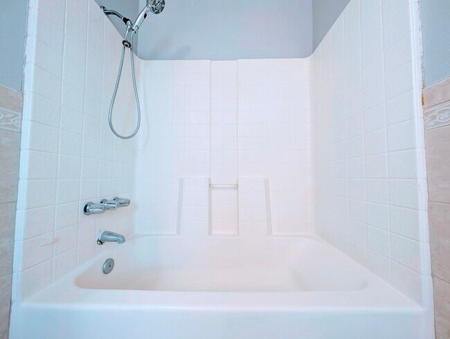 Building Photo - 4 bed with Dual master bedrooms and Solar - Check the 3D tour