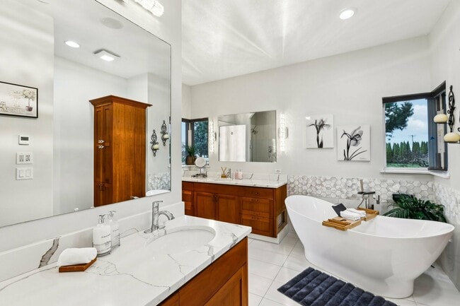 Building Photo - 15541 Bradshaw Rd