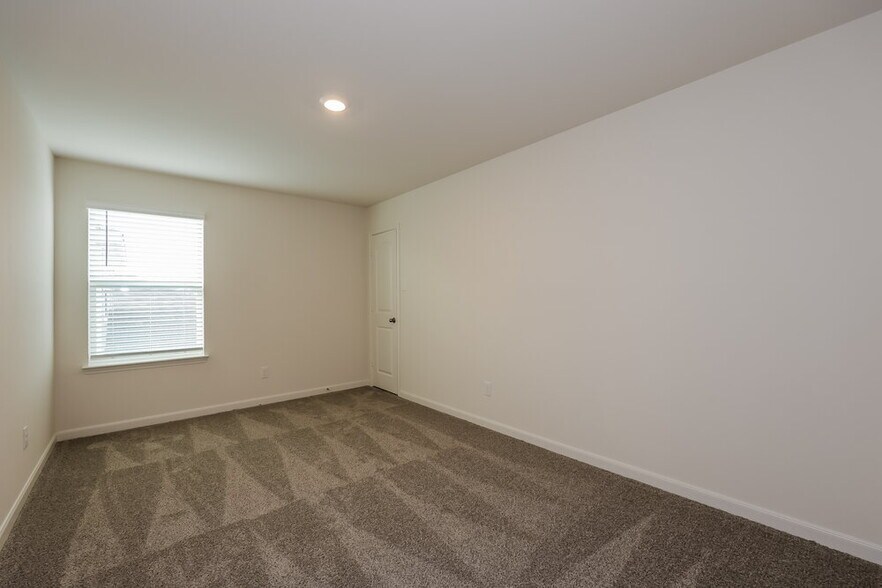 Building Photo - 9609 Klondike Dr