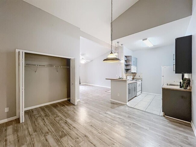 Building Photo - 185 N Pearl Lake Causeway