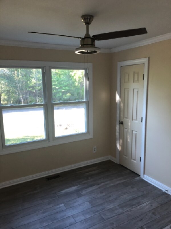 Building Photo - 406 Forest Cir