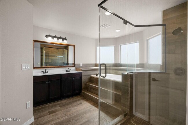 Building Photo - 7877 Enchanted View Dr