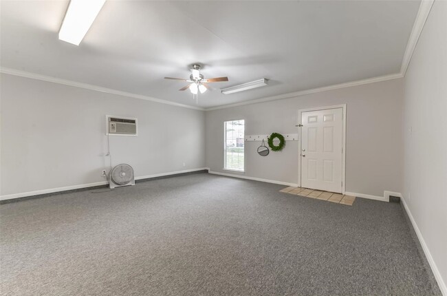 Building Photo - 5701 Village Arbour Dr