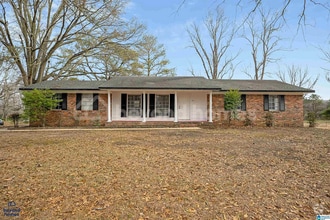 Building Photo - Beautifully Renovated Home in Adamsville -...