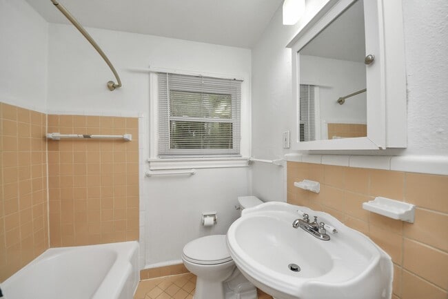 Building Photo - 2332 Sheridan St