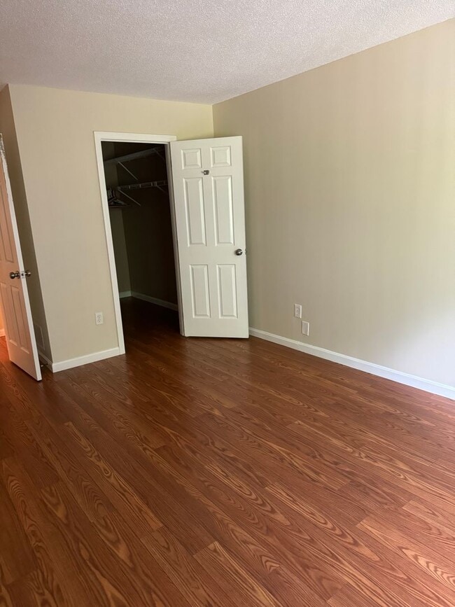 Building Photo - Nashua Ledgewood Hills condo for rent