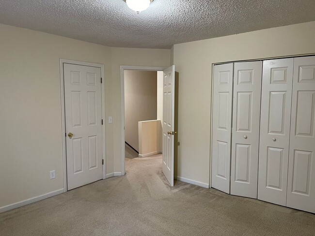 Building Photo - Move In Ready! $1195.00/month