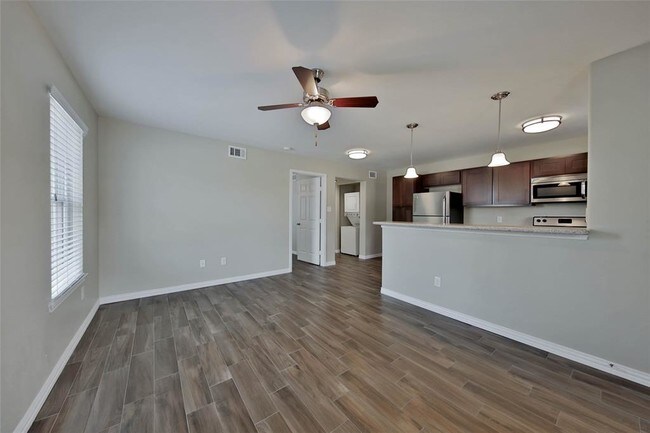 Building Photo - 1109 W 25th St