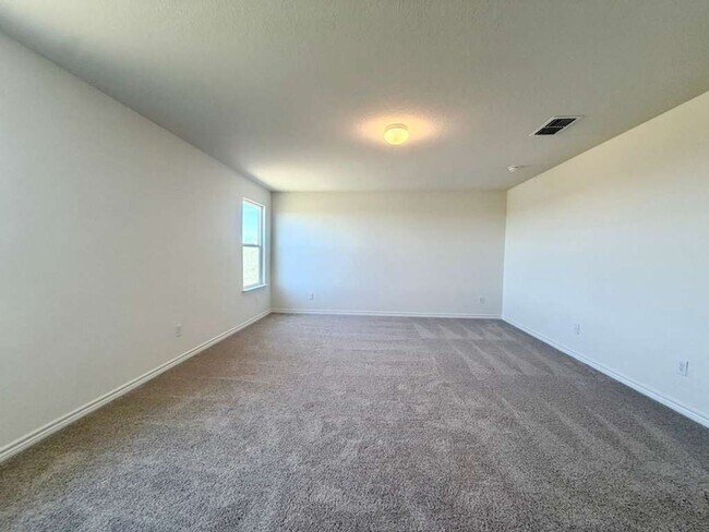 Building Photo - Modern Comfort Meets Style in Mariposa Manor