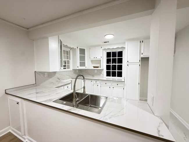 Building Photo - Fully Remodeled 3BR/2BA Home!