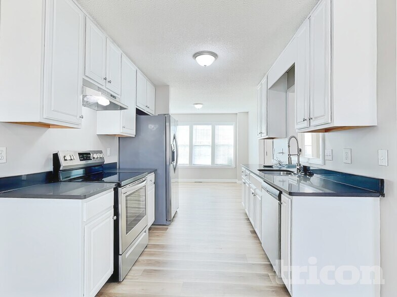 Building Photo - 121 Quiet Refuge Ln