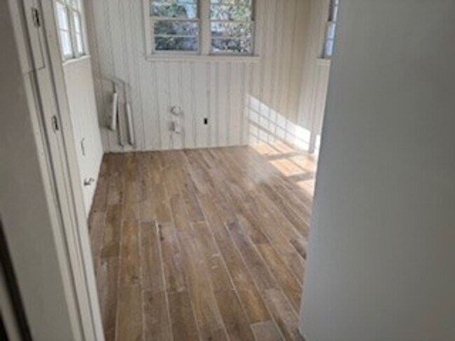 Building Photo - newly renovated 2 bedroom 1 bath home