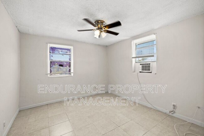 Building Photo - 1125 W 28th St