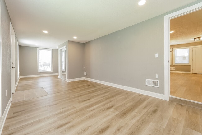 Building Photo - 7713 E 110th St