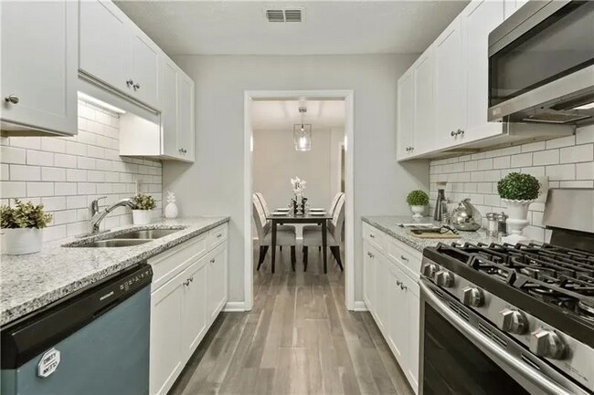 Building Photo - 901 Country Park Dr