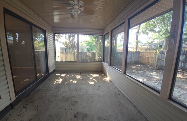 Building Photo - 3929 Balsam Dr