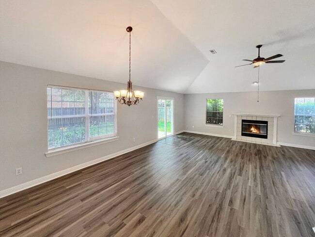 Building Photo - 507 Creek Point