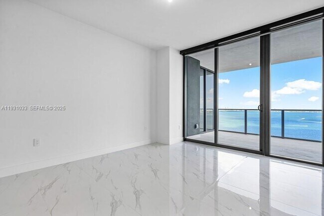 Building Photo - 700 NE 24th St