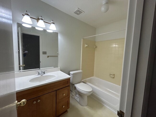 Building Photo - Free Rent Offer! Charming 3BD/2BA Ranch home in North Raleigh with fenced yard and quiet neighbor...