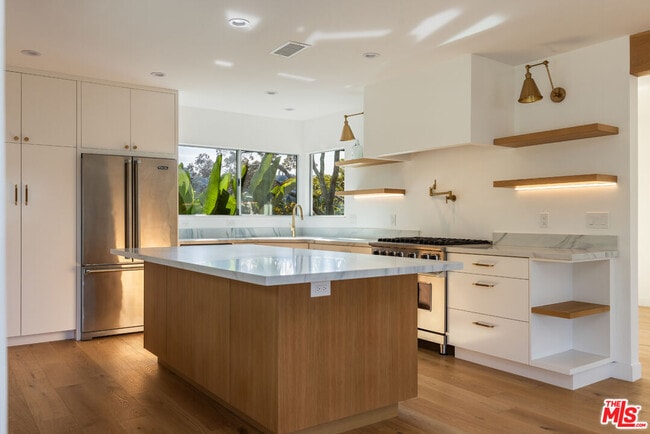 Building Photo - 3424 Primera Ave