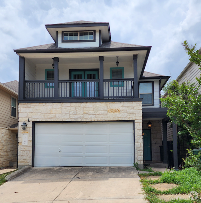 Building Photo - Spacious 3 Bedroom/2.5 Bath Home