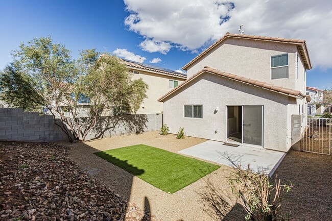 Building Photo - 4 Bedroom home located in Silverado Ranch