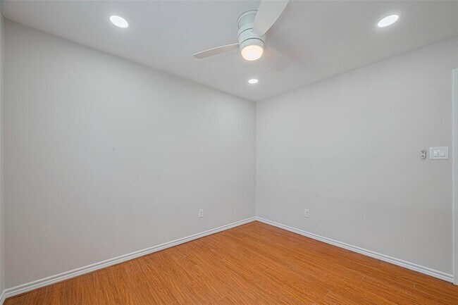 Building Photo - 1105 Panama St