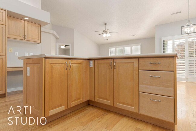 Building Photo - Beautiful home in well kept community