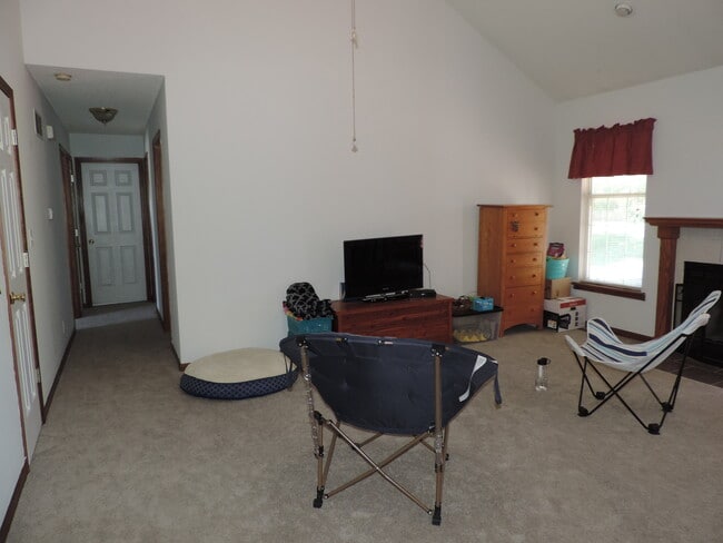 Building Photo - 704 Brookside Dr