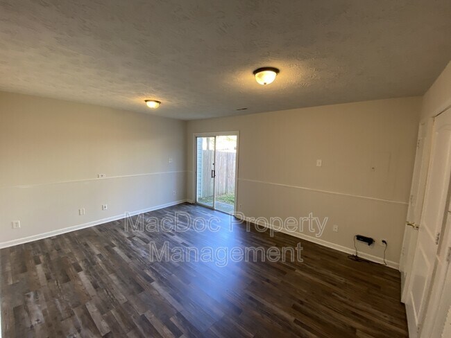 Building Photo - 105 Raquel Ct