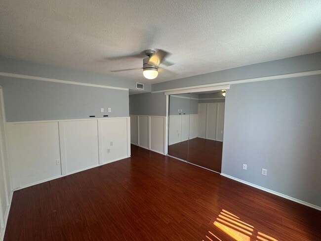 Building Photo - Charming 2-Bedroom Condo with Pool Access & Water Included – Prime Orlando Location