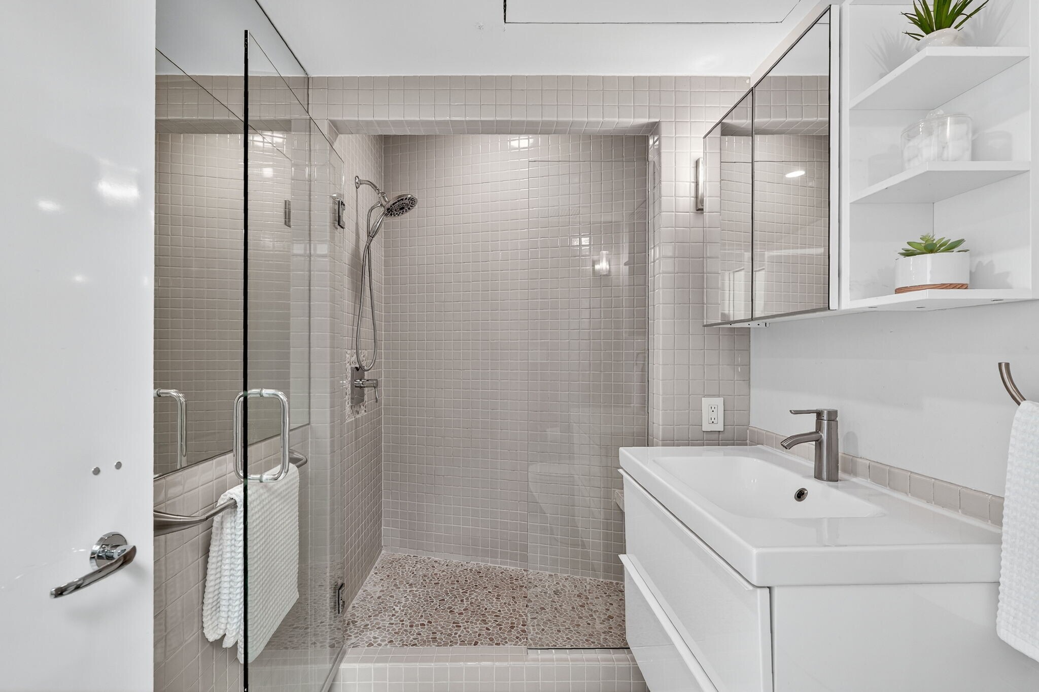 Building Photo - 1350 Lawrence St