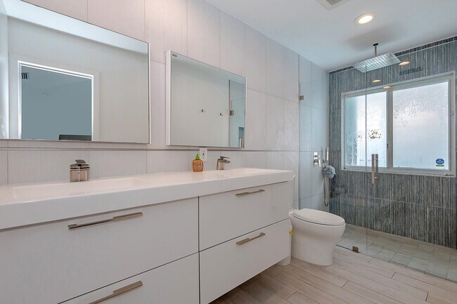 Building Photo - 16931 SW 5th Ct