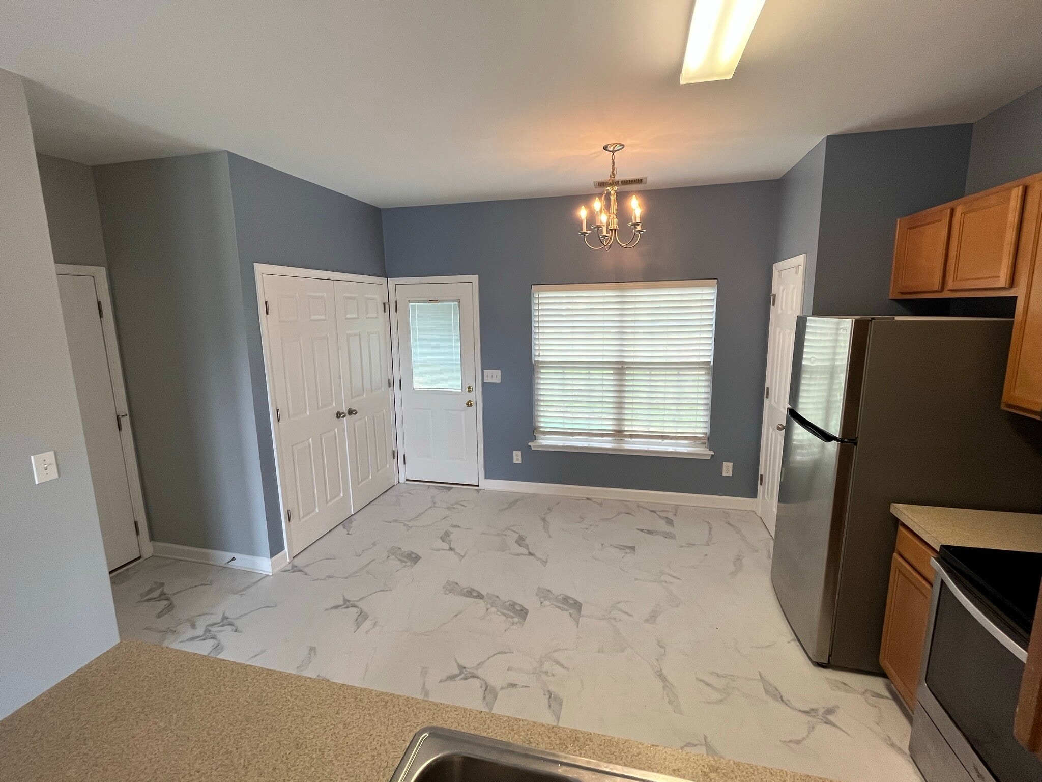 Building Photo - 913 Redford Ln