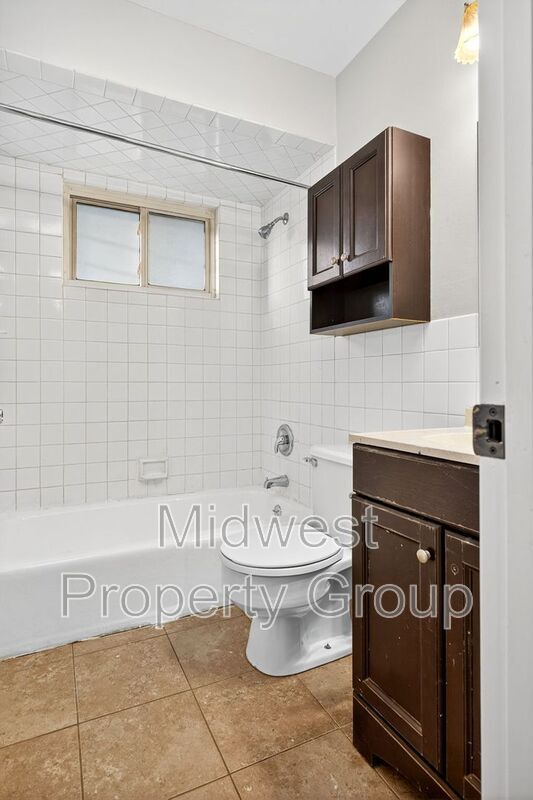 Building Photo - 1225 Night Dr