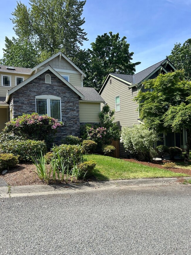 Building Photo - 4Bd/2.75Ba Bellevue Home