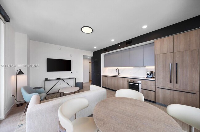 Building Photo - 580 72nd St