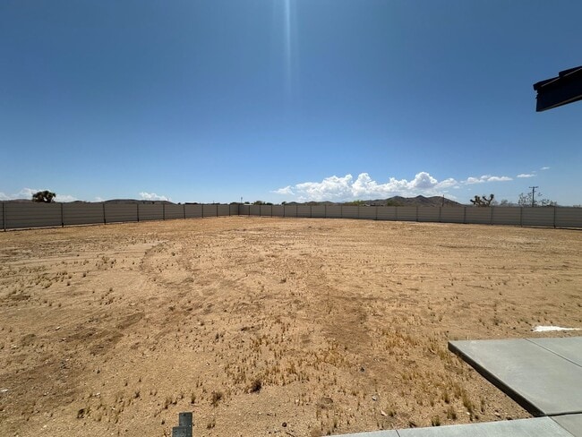 Building Photo - PRIVACY! PRIVACY! Cute newly remodeled 2 bed/1 bath home!