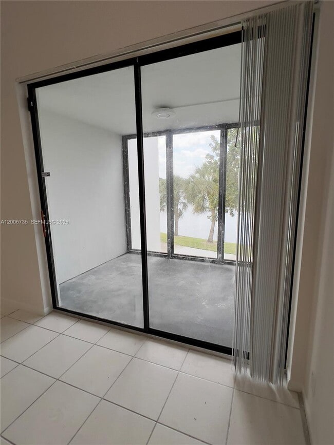 Building Photo - 216 Lake Pointe Dr