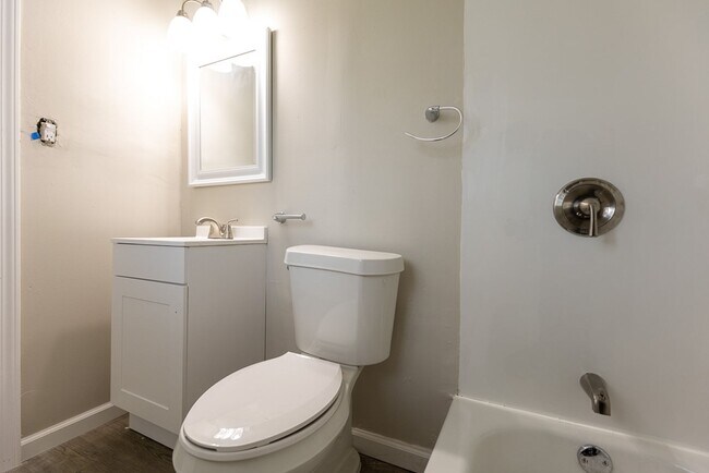 Building Photo - 1 Bedroom One Bath Unit For Lease