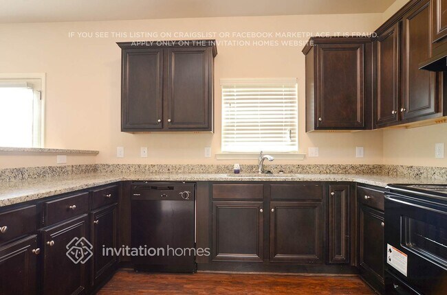 Building Photo - 3680 Brookhollow Dr