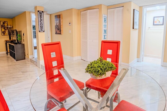 Building Photo - 3710 Inverrary Dr